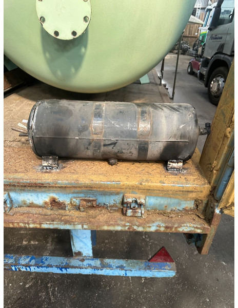 FULL TRAILER LOADED WITH LPG TANKS - Semi-remorque rideaux coulissants: photos 2 FULL TRAILER LOADED WITH LPG TANKS - Semi-remorque rideaux coulissants: photos 2