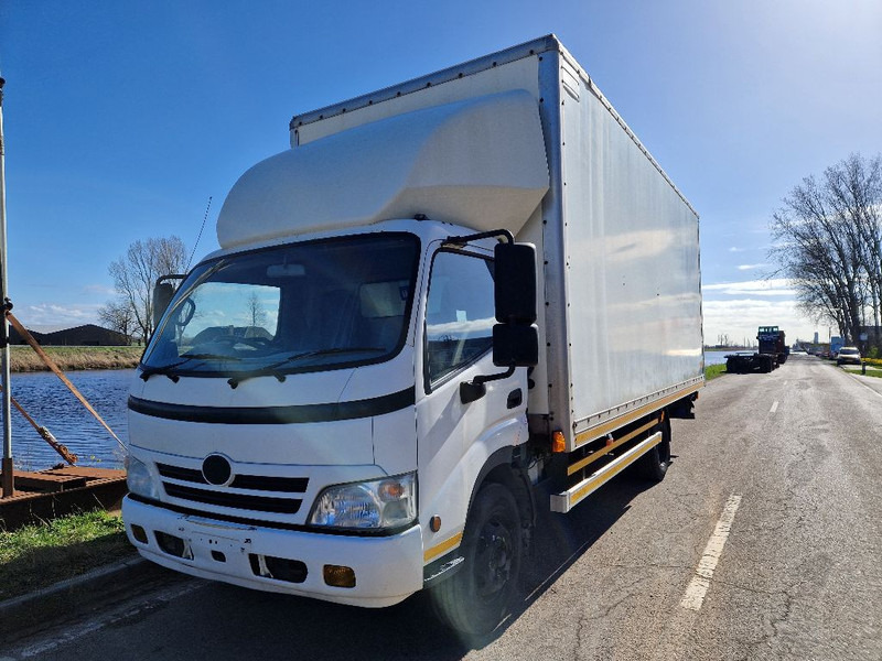 Hino 3815 - Camion fourgon: photos 1 Hino 3815 - Camion fourgon: photos 1