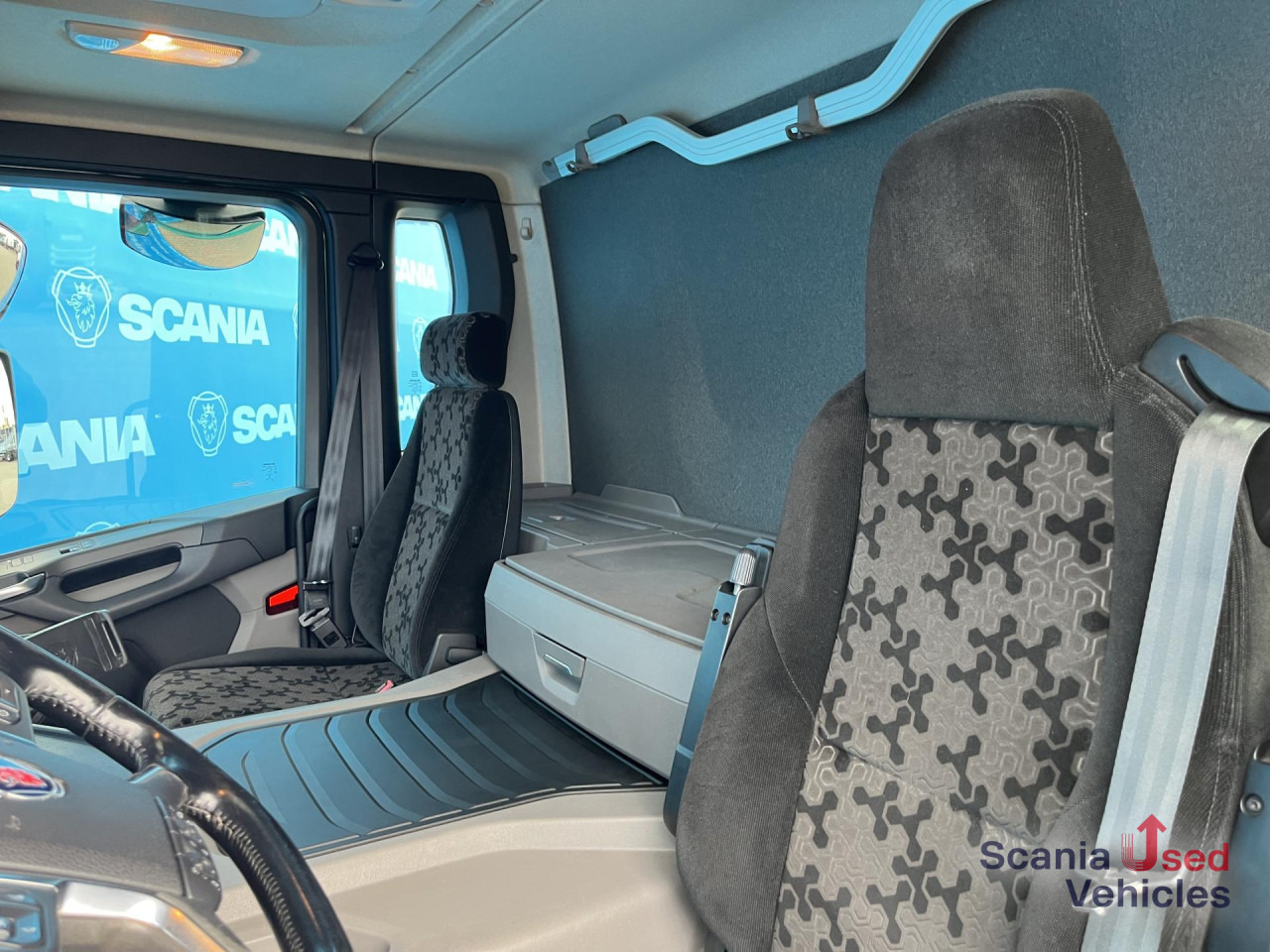 SCANIA P 320 B6x2*4NB RETARDER FULL AIR 8T 7.2x2.5x2.35M - Camion fourgon: photos 2 SCANIA P 320 B6x2*4NB RETARDER FULL AIR 8T 7.2x2.5x2.35M - Camion fourgon: photos 2