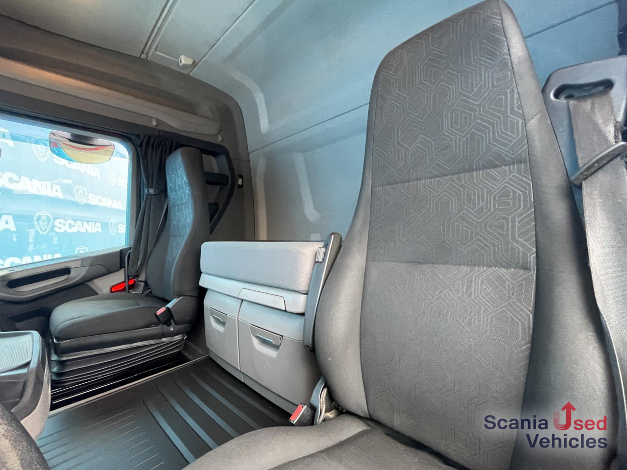 SCANIA R 450 A4x2NB DIFF-L RETARDER FULL AIR HYDRO 8T - Tracteur routier: photos 5 SCANIA R 450 A4x2NB DIFF-L RETARDER FULL AIR HYDRO 8T - Tracteur routier: photos 5