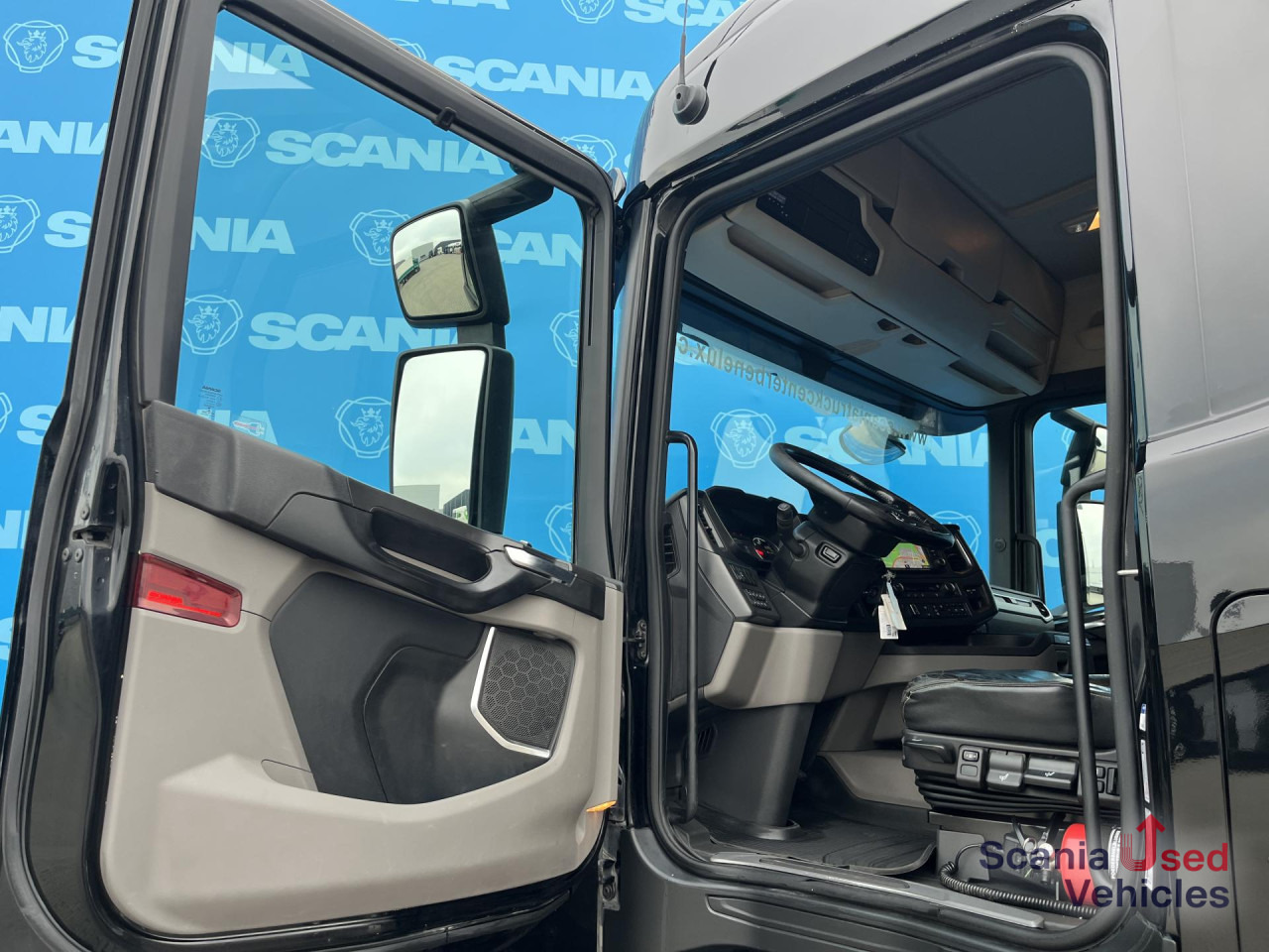 SCANIA R 450 A4x2NB DIFF-LOCK FULL AIR PTO PARK AIRCO - Tracteur routier: photos 4 SCANIA R 450 A4x2NB DIFF-LOCK FULL AIR PTO PARK AIRCO - Tracteur routier: photos 4