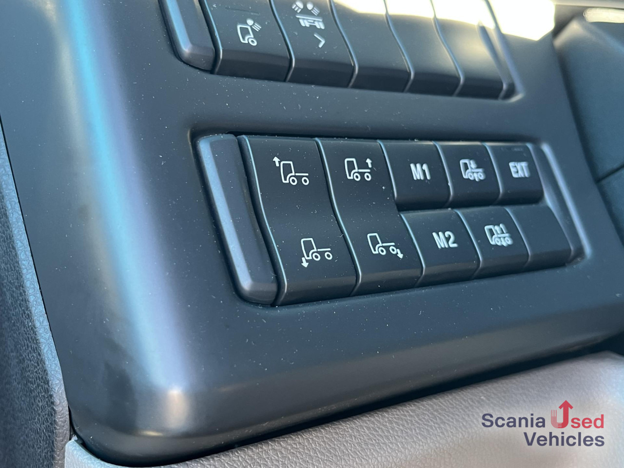 SCANIA R 450 A4x2NB RETARDER DIFF-L FULL AIR 8T P-AIRCO - Tracteur routier: photos 4 SCANIA R 450 A4x2NB RETARDER DIFF-L FULL AIR 8T P-AIRCO - Tracteur routier: photos 4