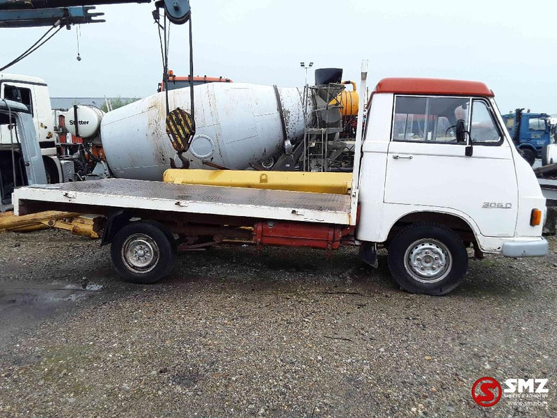 Mercedes-Benz - Camion plateau: photos 4 Mercedes-Benz - Camion plateau: photos 4