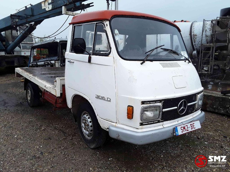 Mercedes-Benz - Camion plateau: photos 1 Mercedes-Benz - Camion plateau: photos 1