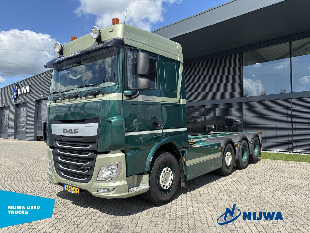 DAF XF 460 8x2 20ft container systeem - Camion ampliroll: photos 1 DAF XF 460 8x2 20ft container systeem - Camion ampliroll: photos 1
