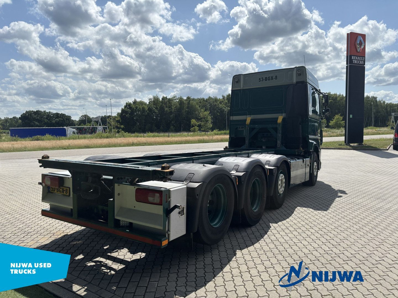 DAF XF 460 8x2 20ft container systeem - Camion ampliroll: photos 3 DAF XF 460 8x2 20ft container systeem - Camion ampliroll: photos 3