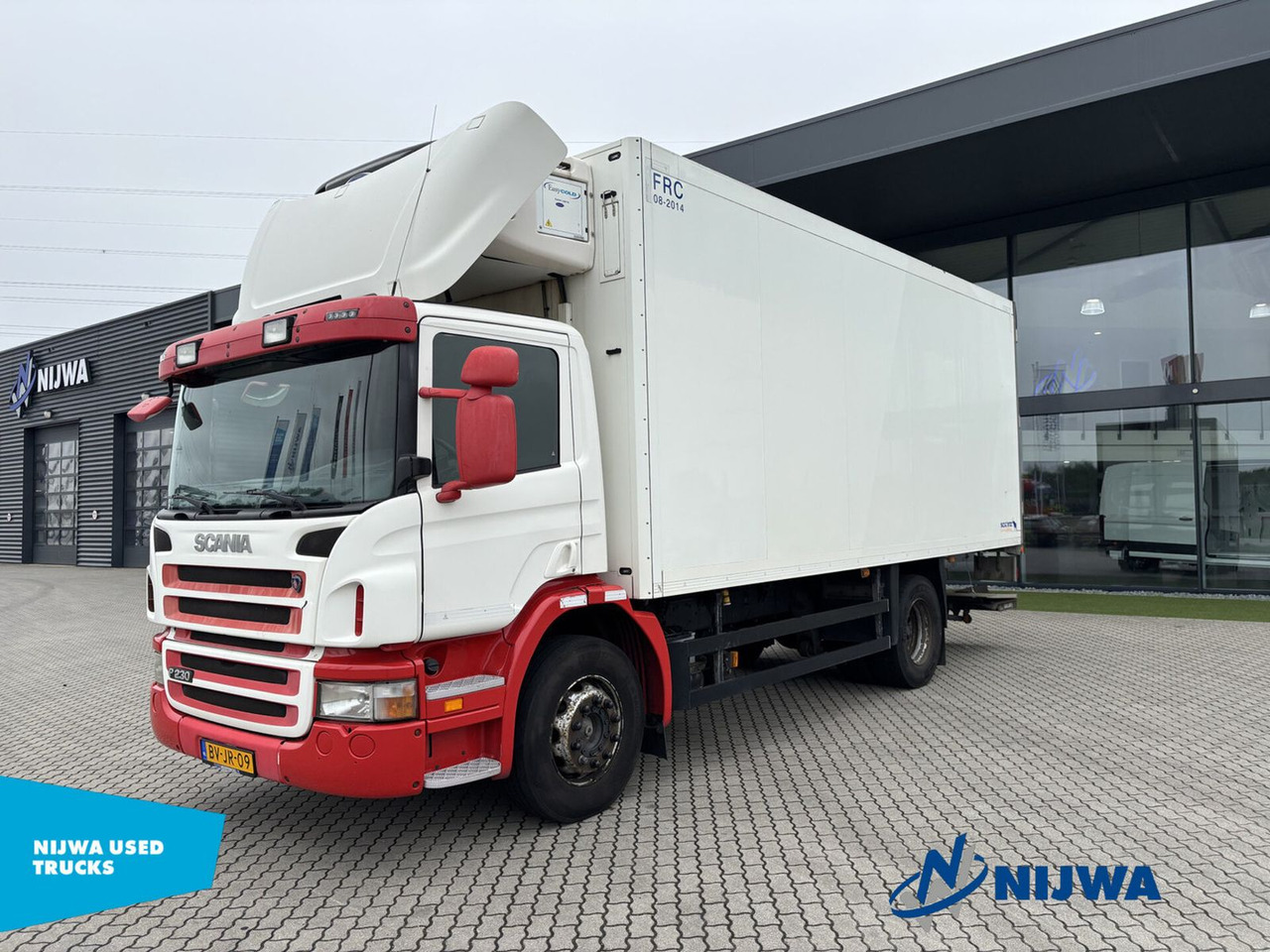 Scania P 230 4X2 Meat Truck + Laadklep - Camion frigorifique: photos 1 Scania P 230 4X2 Meat Truck + Laadklep - Camion frigorifique: photos 1