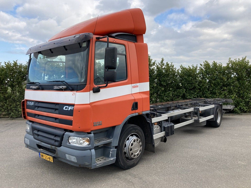 DAF FA CF65.180 Euro3 Manual / Laadklep - Châssis cabine: photos 2 DAF FA CF65.180 Euro3 Manual / Laadklep - Châssis cabine: photos 2