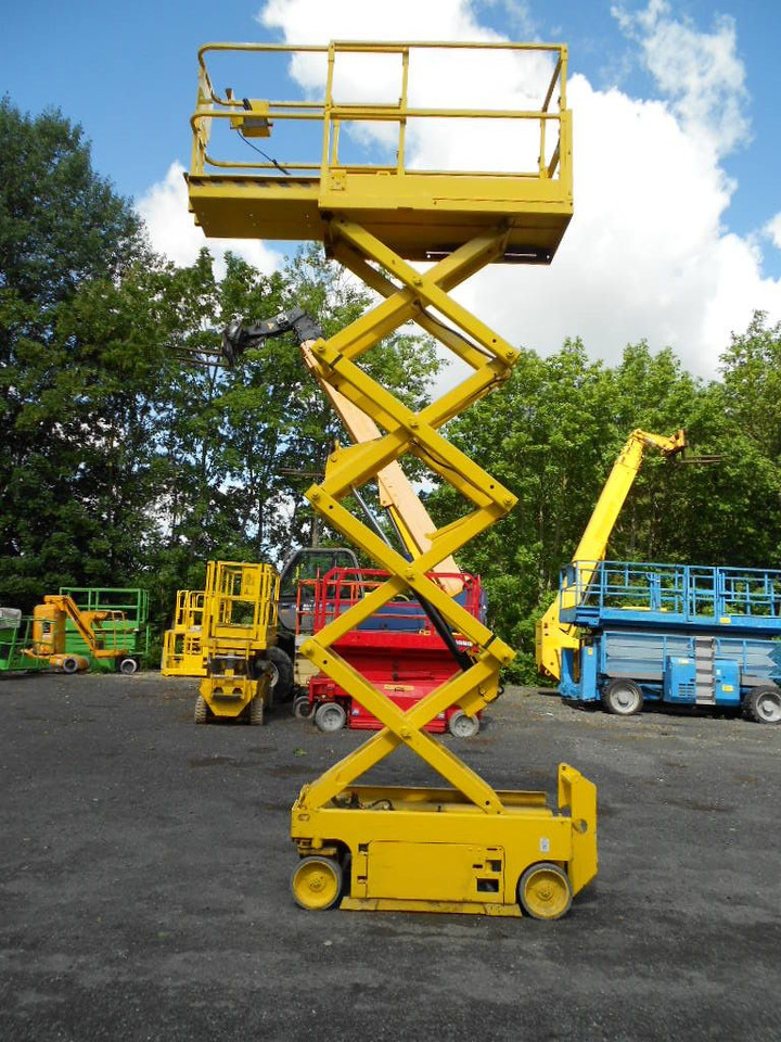 Genie GS 1930, Scherenarbeitsbühne Genie 8 m - Camion avec nacelle: photos 5 Genie GS 1930, Scherenarbeitsbühne Genie 8 m - Camion avec nacelle: photos 5