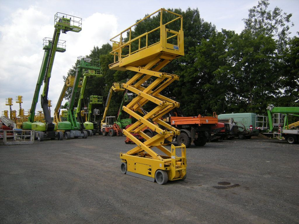 Genie GS 2632, Scherenarbeitsbühne Genie 10 m - Camion avec nacelle: photos 4 Genie GS 2632, Scherenarbeitsbühne Genie 10 m - Camion avec nacelle: photos 4