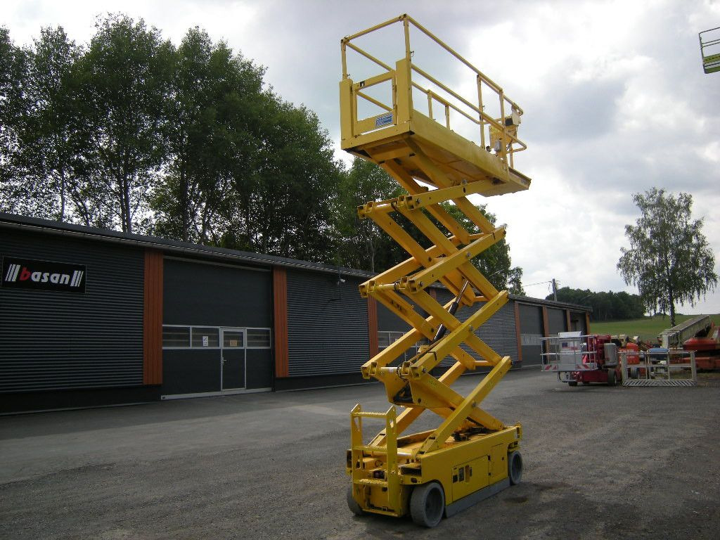 Genie GS 2632, Scherenarbeitsbühne Genie 10 m - Camion avec nacelle: photos 2 Genie GS 2632, Scherenarbeitsbühne Genie 10 m - Camion avec nacelle: photos 2