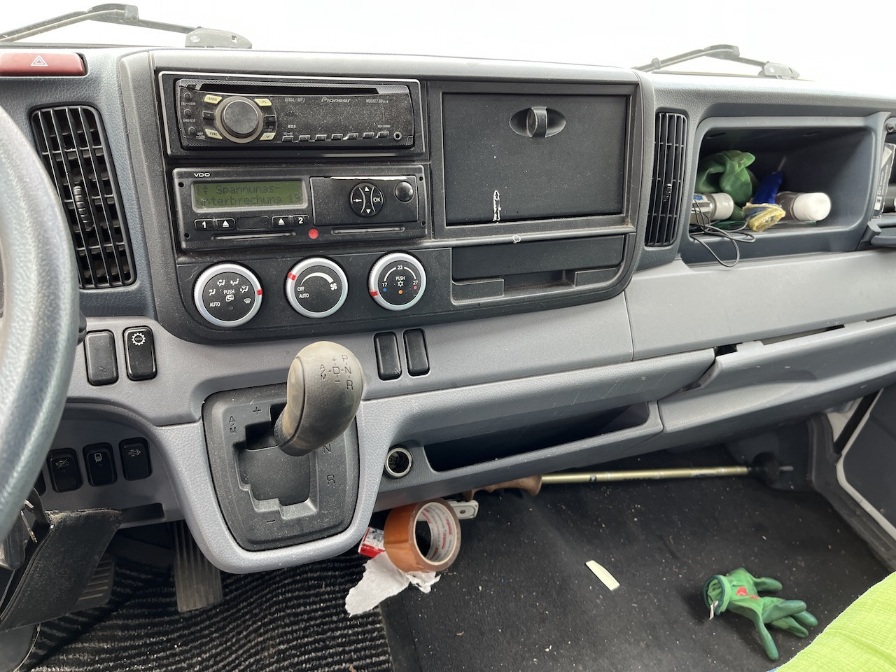 FUSO Canter 7C18 4x2 Ladebordwand Getriebeschaden - Utilitaire rideaux coulissants (PLSC): photos 2 FUSO Canter 7C18 4x2 Ladebordwand Getriebeschaden - Utilitaire rideaux coulissants (PLSC): photos 2