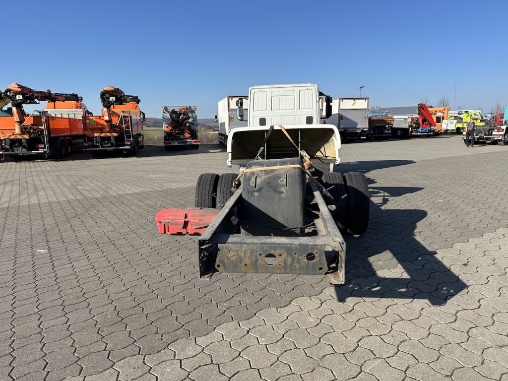 Iveco 120E25 Eurocargo 4x2 Fahrgestell - Camion fourgon: photos 4 Iveco 120E25 Eurocargo 4x2 Fahrgestell - Camion fourgon: photos 4