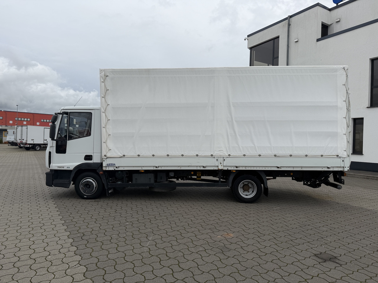 Iveco 75 E 180 4x2 LBW - Utilitaire rideaux coulissants (PLSC): photos 3 Iveco 75 E 180 4x2 LBW - Utilitaire rideaux coulissants (PLSC): photos 3