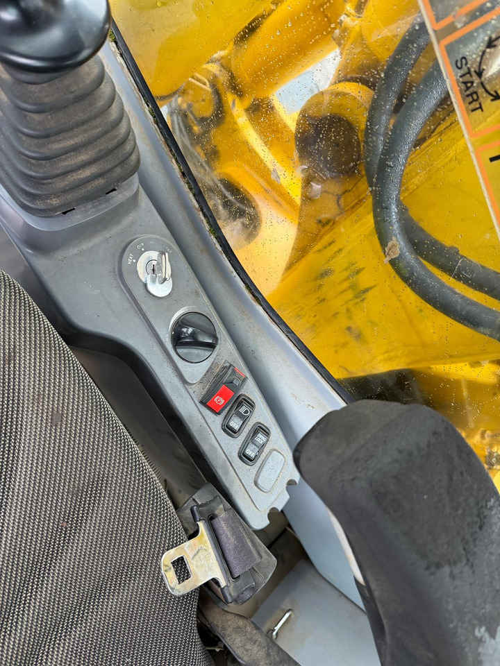 Komatsu PW 180 - 7 - Pelle sur pneus: photos 3 Komatsu PW 180 - 7 - Pelle sur pneus: photos 3