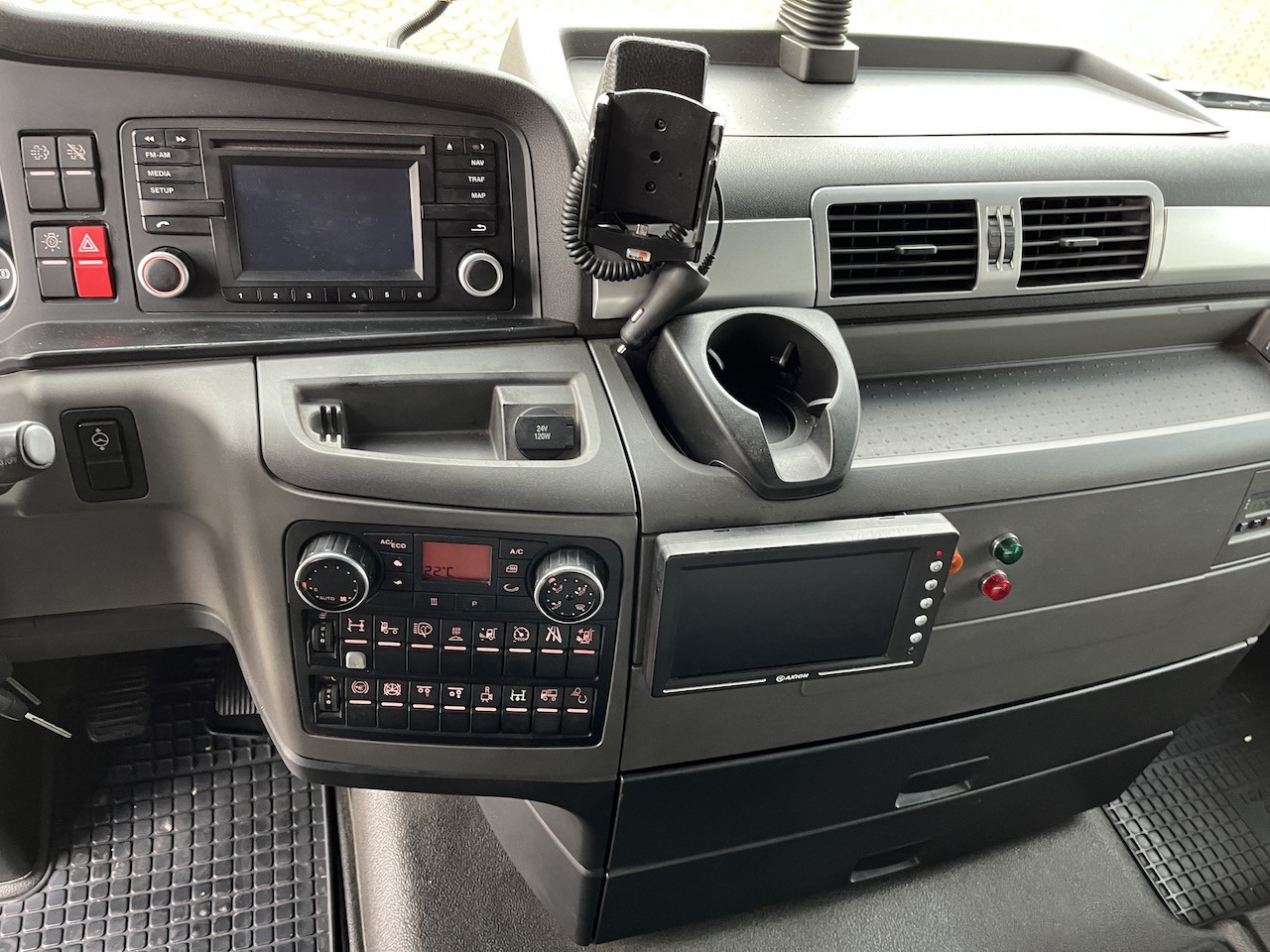 MAN TGX 26.480 6x2 Atlas 145.2 Baustoff - Camion grue, Camion plateau: photos 3 MAN TGX 26.480 6x2 Atlas 145.2 Baustoff - Camion grue, Camion plateau: photos 3