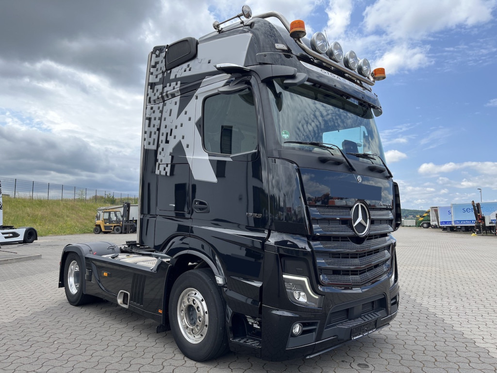 Mercedes-Benz Actros 1853 4x2 Gigaspace Sitzecke StyleLine - Tracteur routier: photos 5 Mercedes-Benz Actros 1853 4x2 Gigaspace Sitzecke StyleLine - Tracteur routier: photos 5