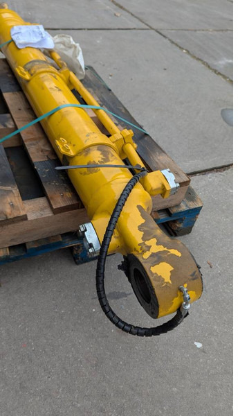 Komatsu PC210LC-10 / -11 - BUCKET CYLINDER - 707-E1-01300 - Pelle sur chenille: photos 5 Komatsu PC210LC-10 / -11 - BUCKET CYLINDER - 707-E1-01300 - Pelle sur chenille: photos 5