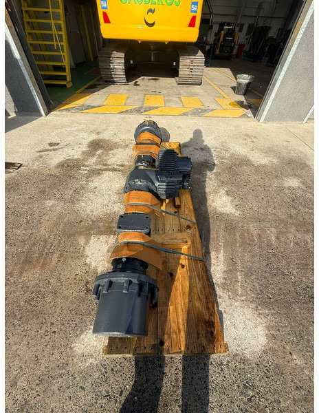 Komatsu PW140-7 REAR AXLE ASSEMBLY 20E-22-32000 - Essieu et pièces pour Engins de chantier: photos 3 Komatsu PW140-7 REAR AXLE ASSEMBLY 20E-22-32000 - Essieu et pièces pour Engins de chantier: photos 3