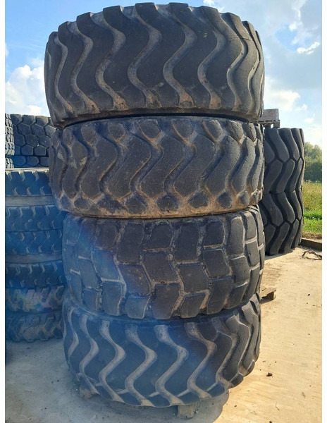 Komatsu WA380 4x RIM ASSY 423-30-62201 - Pneus et jantes pour Engins de chantier: photos 2 Komatsu WA380 4x RIM ASSY 423-30-62201 - Pneus et jantes pour Engins de chantier: photos 2
