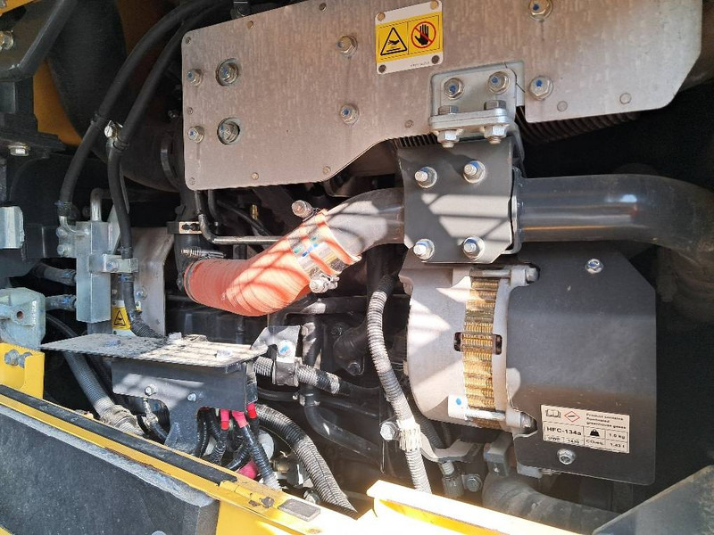 Komatsu WA380-8E0 - Chargeuse sur pneus: photos 4 Komatsu WA380-8E0 - Chargeuse sur pneus: photos 4