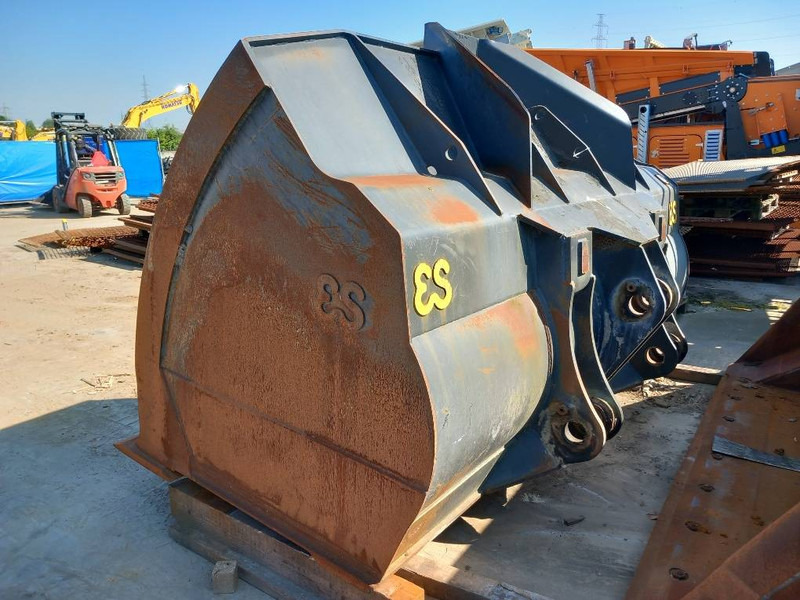 Komatsu WA475-10 - Godet pour Engins de chantier: photos 3 Komatsu WA475-10 - Godet pour Engins de chantier: photos 3