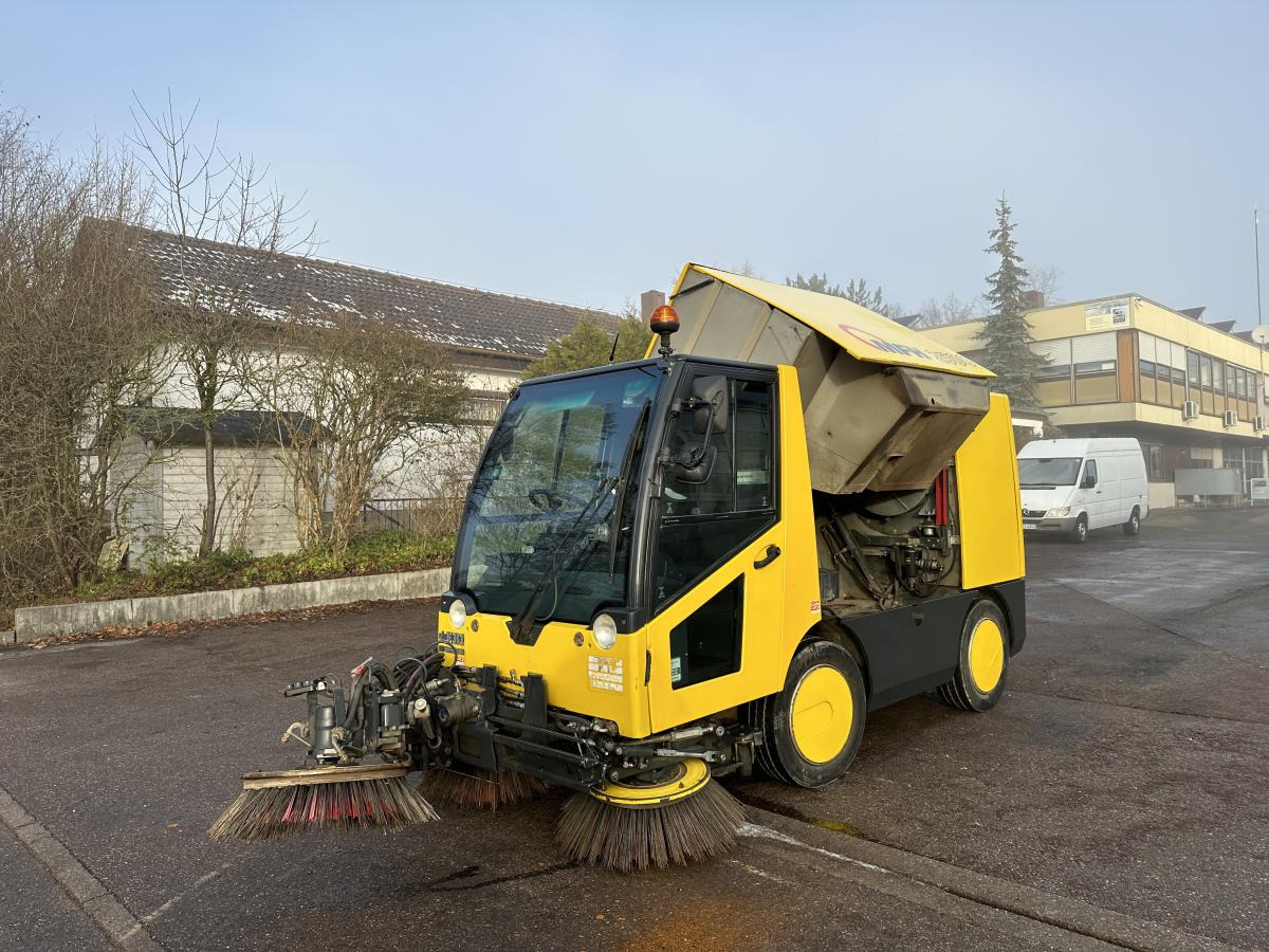 AEBI MATEC MFH 2500 Kehrmaschine Klima 3 Besen - Balayeuse de voirie: photos 3 AEBI MATEC MFH 2500 Kehrmaschine Klima 3 Besen - Balayeuse de voirie: photos 3