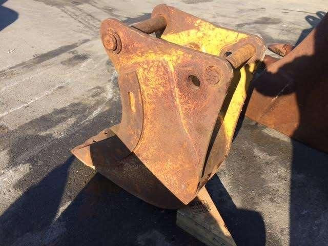 CATERPILLAR 290mm - Type Tractopelle - Godet pour pelle: photos 3 CATERPILLAR 290mm - Type Tractopelle - Godet pour pelle: photos 3