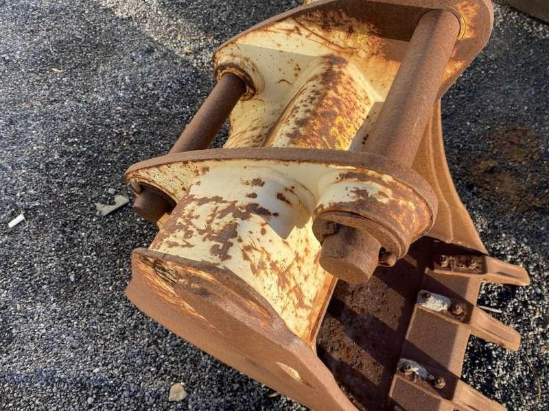 CATERPILLAR 570mm - type tractopelle - Godet pour pelle: photos 5 CATERPILLAR 570mm - type tractopelle - Godet pour pelle: photos 5