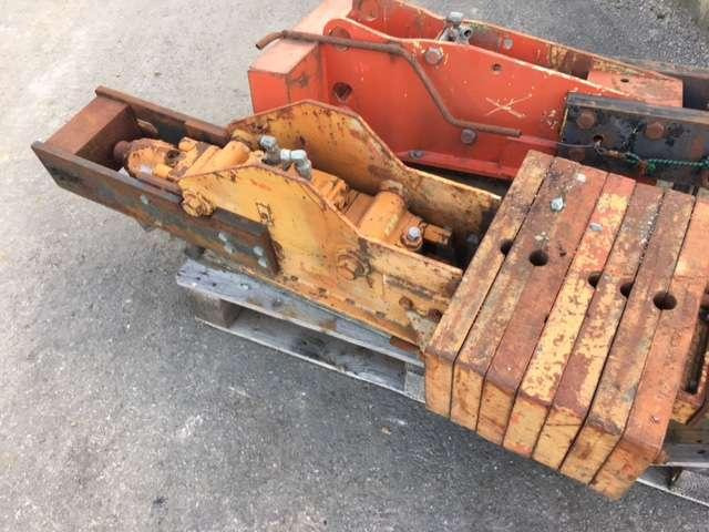 NPK H1XA - Palplanches - Marteau hydraulique pour Engins de chantier: photos 1 NPK H1XA - Palplanches - Marteau hydraulique pour Engins de chantier: photos 1