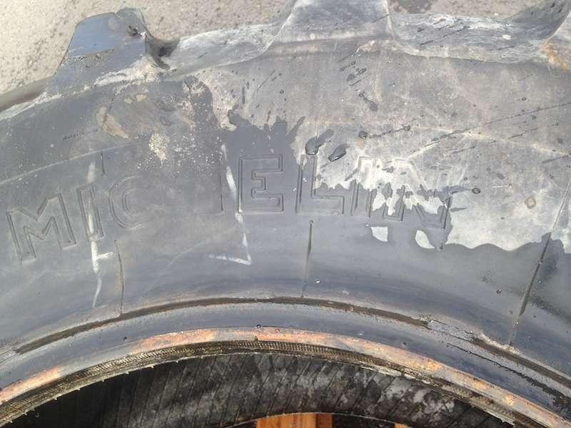 PNEUS 16,9 R 28 X - Pneu pour Engins de chantier: photos 2 PNEUS 16,9 R 28 X - Pneu pour Engins de chantier: photos 2