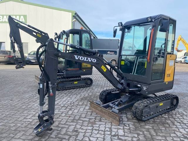 Volvo EC 18 E MIETE / RENTAL (12001764) - Mini pelle: photos 1 Volvo EC 18 E MIETE / RENTAL (12001764) - Mini pelle: photos 1