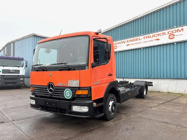 Mercedes-Benz Atego 823L DAY CAB (6-CILINDER) 4x2 CHASSIS (MANUAL GEARBOX / SPER DIFFERENTIAL / 6-CILINDER ENGINE) - Châssis cabine: photos 1 Mercedes-Benz Atego 823L DAY CAB (6-CILINDER) 4x2 CHASSIS (MANUAL GEARBOX / SPER DIFFERENTIAL / 6-CILINDER ENGINE) - Châssis cabine: photos 1