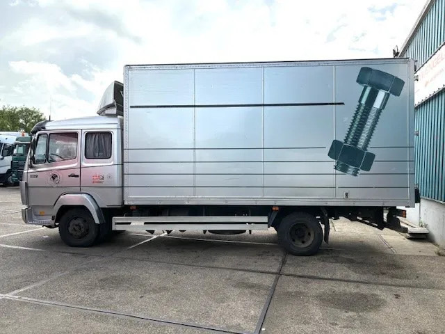 Mercedes-Benz LK 817 (6-CILINDER) ORIGINAL DUTCH TRUCK WITH CLOSED BOX (MANUAL GEARBOX / FULL STEEL SUSPENSION) - Camion fourgon: photos 5 Mercedes-Benz LK 817 (6-CILINDER) ORIGINAL DUTCH TRUCK WITH CLOSED BOX (MANUAL GEARBOX / FULL STEEL SUSPENSION) - Camion fourgon: photos 5