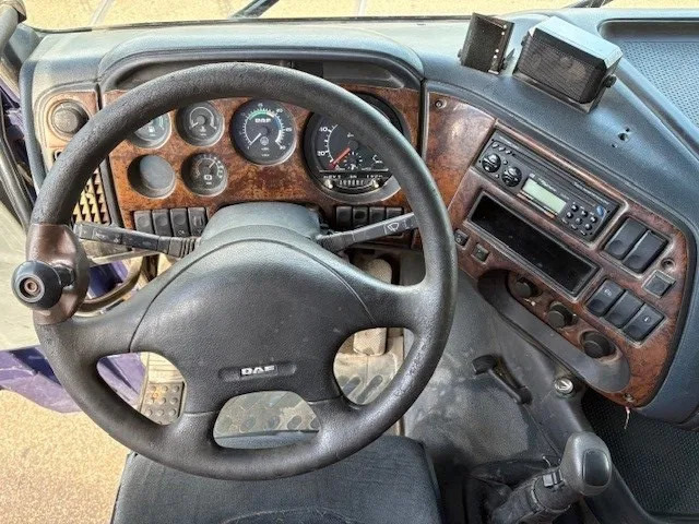 Tracteur routier DAF 95.380 XF SPACECAB (EURO 2 / ZF16 MANUAL GEARBOX / HYDRAULIC KIT / P.T.O. / SIDE SKIRTS / AIRCONDITIONING): photos 6