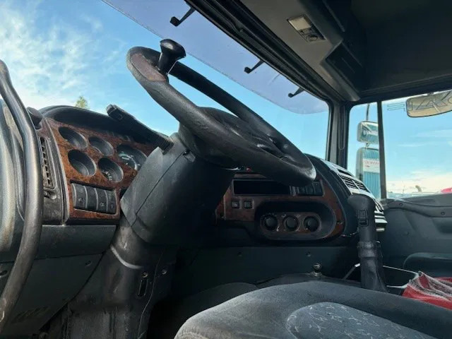 Tracteur routier DAF 95.380 XF SPACECAB (EURO 2 / ZF16 MANUAL GEARBOX / HYDRAULIC KIT / P.T.O. / SIDE SKIRTS / AIRCONDITIONING): photos 7