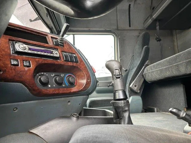 Tracteur routier DAF 95.430 XF SPACECAB (EURO 3 / ZF16 MANUAL GEARBOX / ZF-INTARDER / AIRCONDITIONING): photos 7