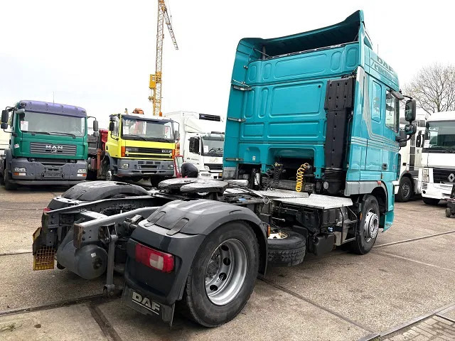 DAF XF 105.460 ATE SPACECAB (EURO 5 / ZF MANUAL GEARBOX / P.T.O. / AIRCONDITIONING / FRIDGE UNDER BED / ETC.) - Tracteur routier: photos 3 DAF XF 105.460 ATE SPACECAB (EURO 5 / ZF MANUAL GEARBOX / P.T.O. / AIRCONDITIONING / FRIDGE UNDER BED / ETC.) - Tracteur routier: photos 3