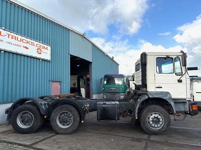 MAN 33.373 DFT 6x4 FULL STEEL SUSPENSION (13.000 AXLES / ZF16 MANUAL GEARBOX / REDUCTION AXLES / FULL STEEL SUSPENSION) - Tracteur routier: photos 4 MAN 33.373 DFT 6x4 FULL STEEL SUSPENSION (13.000 AXLES / ZF16 MANUAL GEARBOX / REDUCTION AXLES / FULL STEEL SUSPENSION) - Tracteur routier: photos 4