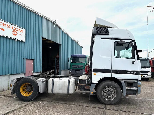 Mercedes-Benz Actros 1840 LS (MP1) (EPS WITH CLUTCH (3 PEDALS) / RETARDER / ROOF SPOILER / ETC.) - Tracteur routier: photos 4 Mercedes-Benz Actros 1840 LS (MP1) (EPS WITH CLUTCH (3 PEDALS) / RETARDER / ROOF SPOILER / ETC.) - Tracteur routier: photos 4