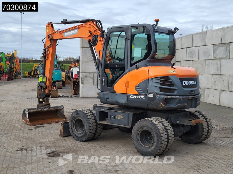 Doosan DX57 W-5 A/C - 3 Buckets - Pelle sur pneus: photos 5 Doosan DX57 W-5 A/C - 3 Buckets - Pelle sur pneus: photos 5