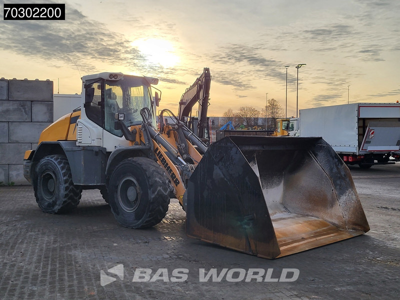 Chargeuse sur pneus Liebherr L538 High Tip Bucket: photos 10 Chargeuse sur pneus Liebherr L538 High Tip Bucket: photos 10