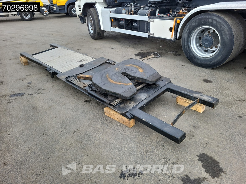 MAN TGS 33.440 6X4 25Ton AJK NHS25-5930 hooklift with 5th wheel Wechselsystem Manual Big-Axle Euro 5 - Camion ampliroll: photos 5 MAN TGS 33.440 6X4 25Ton AJK NHS25-5930 hooklift with 5th wheel Wechselsystem Manual Big-Axle Euro 5 - Camion ampliroll: photos 5