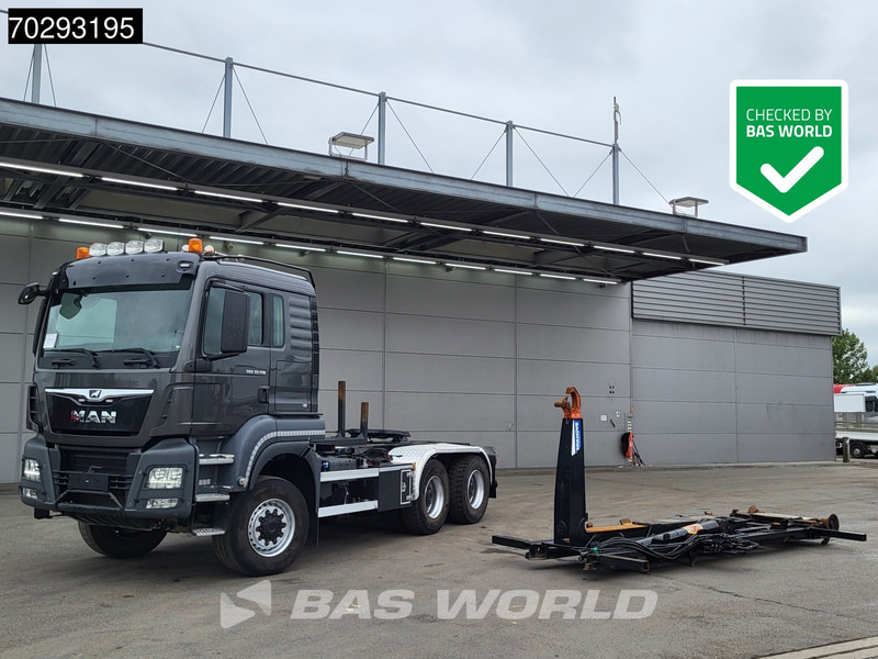 MAN TGS 33.510 TGS 6X6 20t AJK hooklift with 5th wheel Wechselsystem Retarder Automatic Euro 6 - Camion ampliroll: photos 1 MAN TGS 33.510 TGS 6X6 20t AJK hooklift with 5th wheel Wechselsystem Retarder Automatic Euro 6 - Camion ampliroll: photos 1