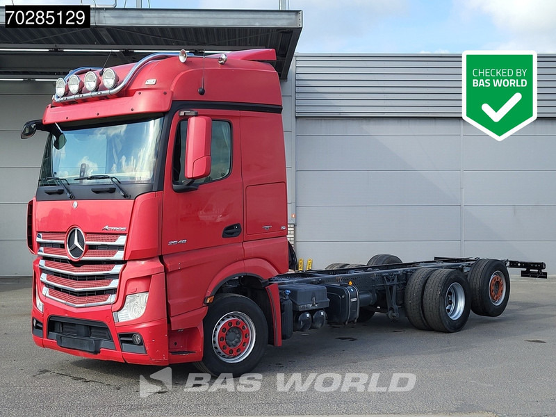 Mercedes-Benz Actros 2548 Actros 6X2 BigSpace Retarder PTO Liftachse Xenon ACC Navi Euro 6 - Châssis cabine: photos 1 Mercedes-Benz Actros 2548 Actros 6X2 BigSpace Retarder PTO Liftachse Xenon ACC Navi Euro 6 - Châssis cabine: photos 1