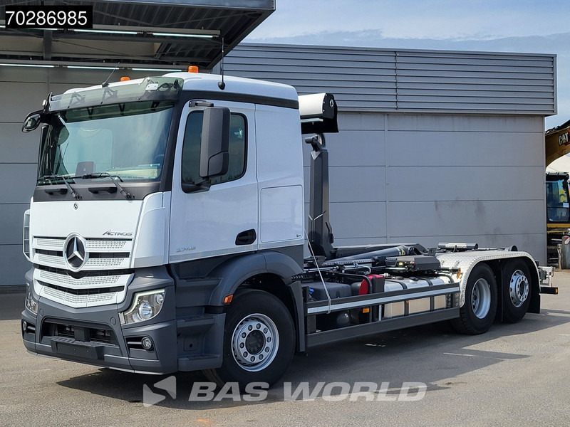 Mercedes-Benz Actros 2745 6X2 NEW! Meiller RS21-70 Abrollkipper Lift-Lenkasche Retarder PPC Navi Automatic - Camion ampliroll: photos 3 Mercedes-Benz Actros 2745 6X2 NEW! Meiller RS21-70 Abrollkipper Lift-Lenkasche Retarder PPC Navi Automatic - Camion ampliroll: photos 3