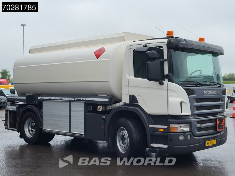 Scania P230 4X2 NL-Truck 3 compartments 16.300 Ltr ADR 3-Pedals Euro 5 - Camion citerne: photos 3 Scania P230 4X2 NL-Truck 3 compartments 16.300 Ltr ADR 3-Pedals Euro 5 - Camion citerne: photos 3