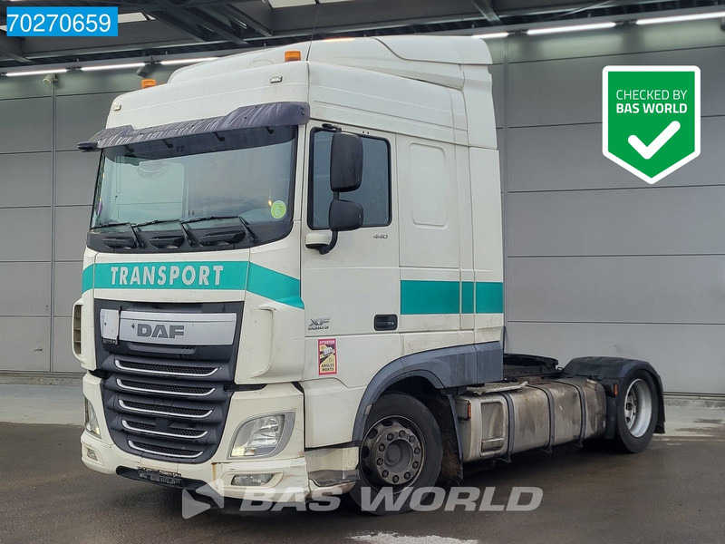 DAF XF 440 4X2 SC Mega Hebesattel Euro 6 - Tracteur routier: photos 1 DAF XF 440 4X2 SC Mega Hebesattel Euro 6 - Tracteur routier: photos 1