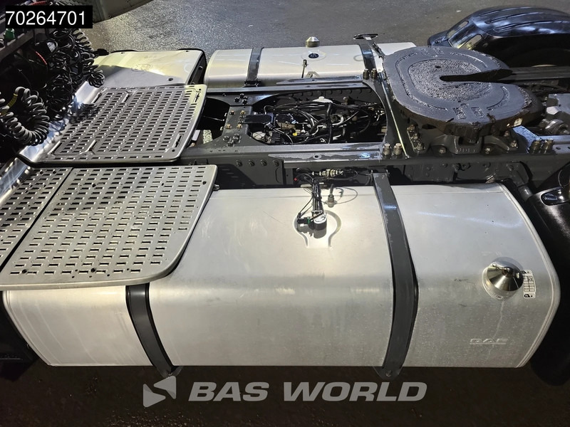 DAF XF 480 4X2 Mega 2xTanks ACC LED - Tracteur routier: photos 2 DAF XF 480 4X2 Mega 2xTanks ACC LED - Tracteur routier: photos 2