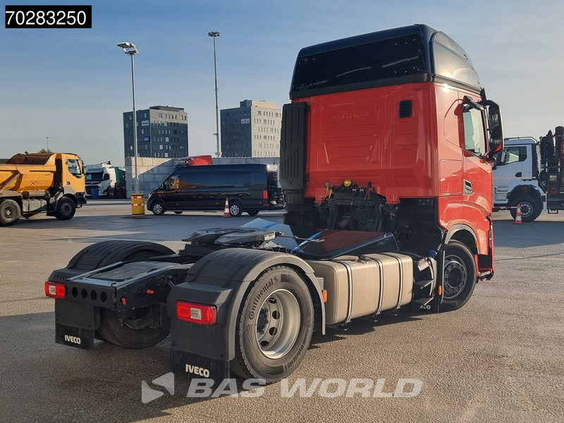 Iveco S-Way 490 4X2 DAMAGED! chassis bent 2x Tanks LED Navi Euro 6 - Tracteur routier: photos 5 Iveco S-Way 490 4X2 DAMAGED! chassis bent 2x Tanks LED Navi Euro 6 - Tracteur routier: photos 5